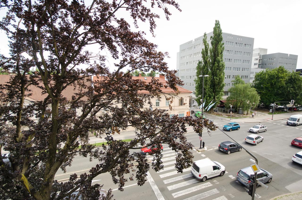 Apartment Trzaska With Free Parking Ljubljana Exteriör bild